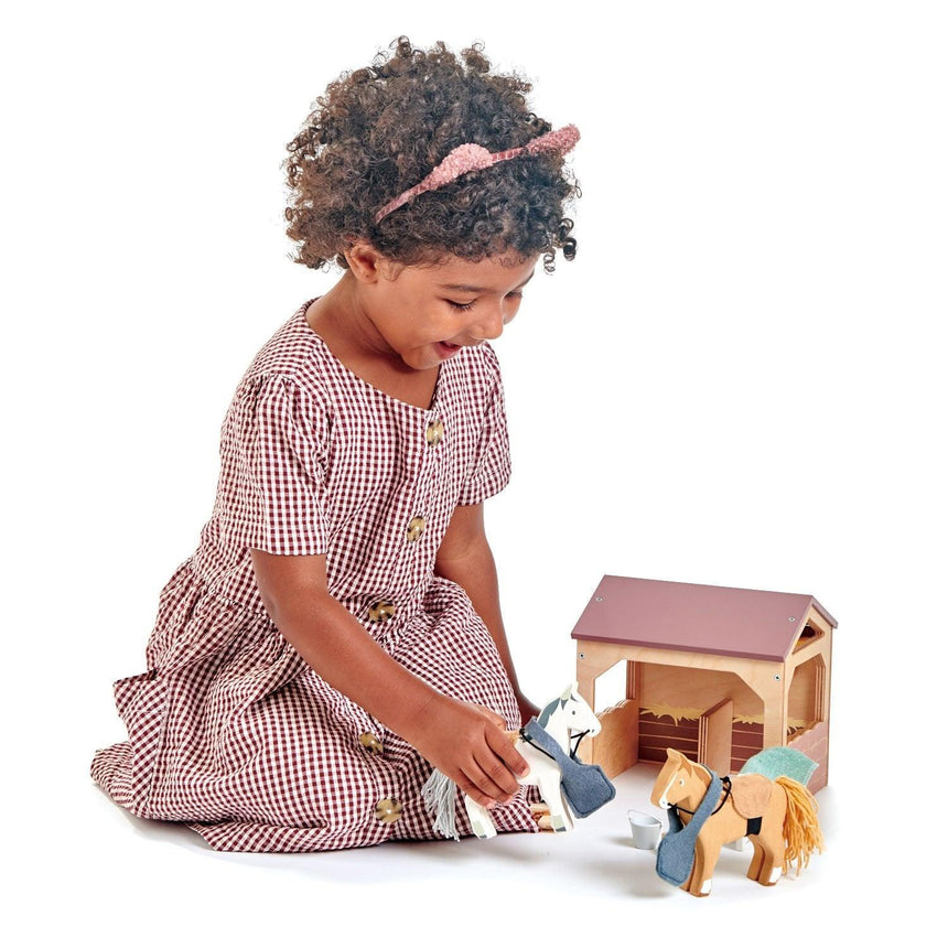Tender Leaf Toys: drewniane figurki Stajnia i Konie - Noski Noski