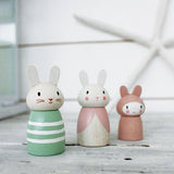 Tender Leaf Toys: drewniane figurki zajączki Bunny Tales - Noski Noski