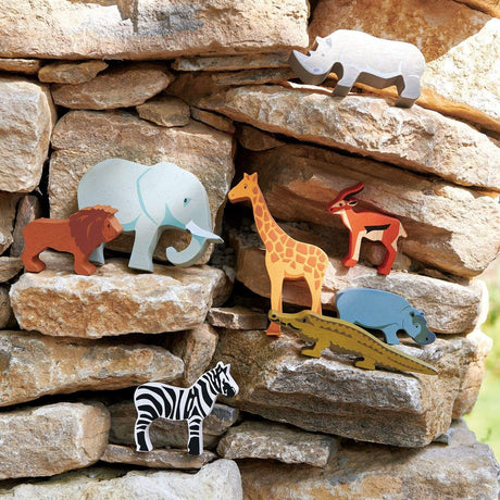 Tender Leaf Toys Safari Drewniana Zabawka Edukacyjna dla 3 i 4 latka, figurki zwierząt afrykańskiej sawanny.