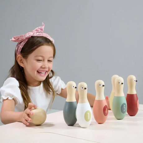 Kręgle drewniane dla dzieci Tender Leaf Toys - kolorowe ptaszki rozwijające koordynację, celność i liczenie.