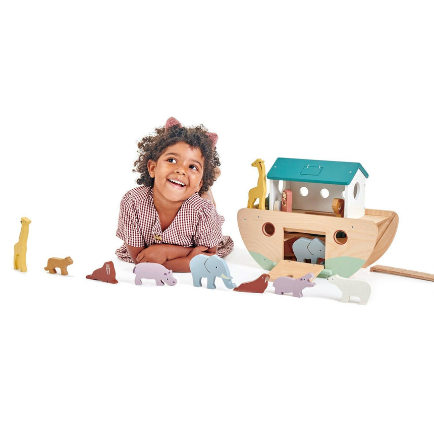 Tender Leaf Toys: drewniany statek Noah's Wooden Ark - Noski Noski