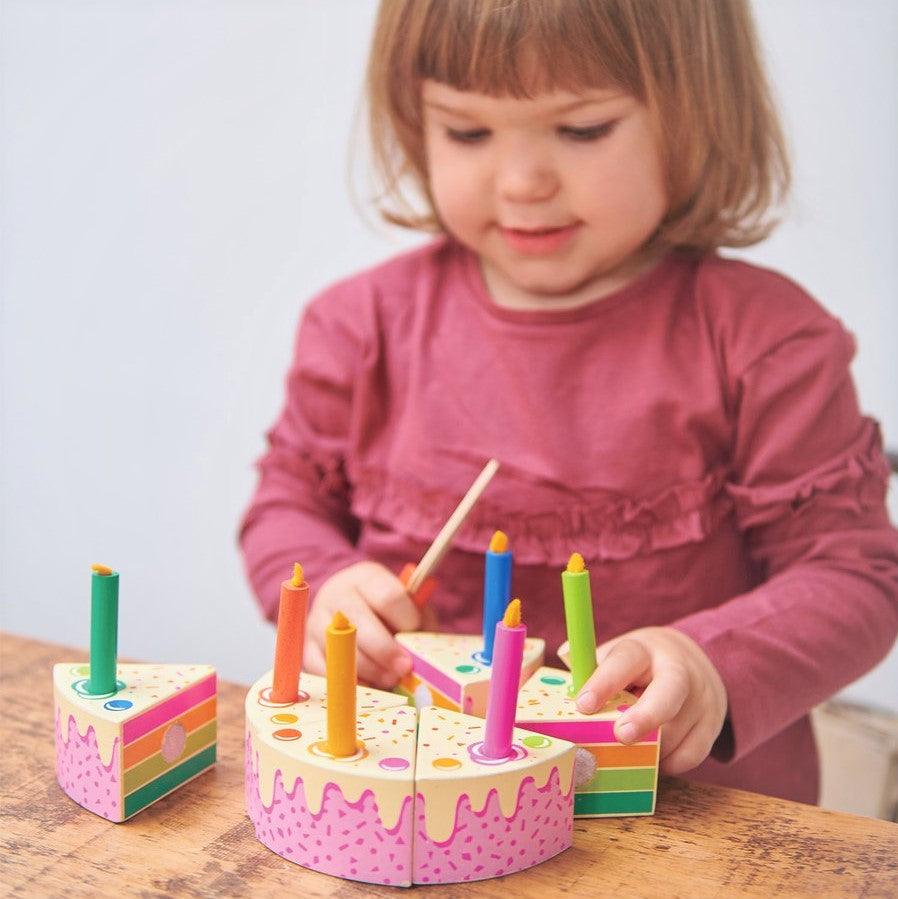 Tender Leaf Toys: tęczowy tort Rainbow Birthday Cake - Noski Noski