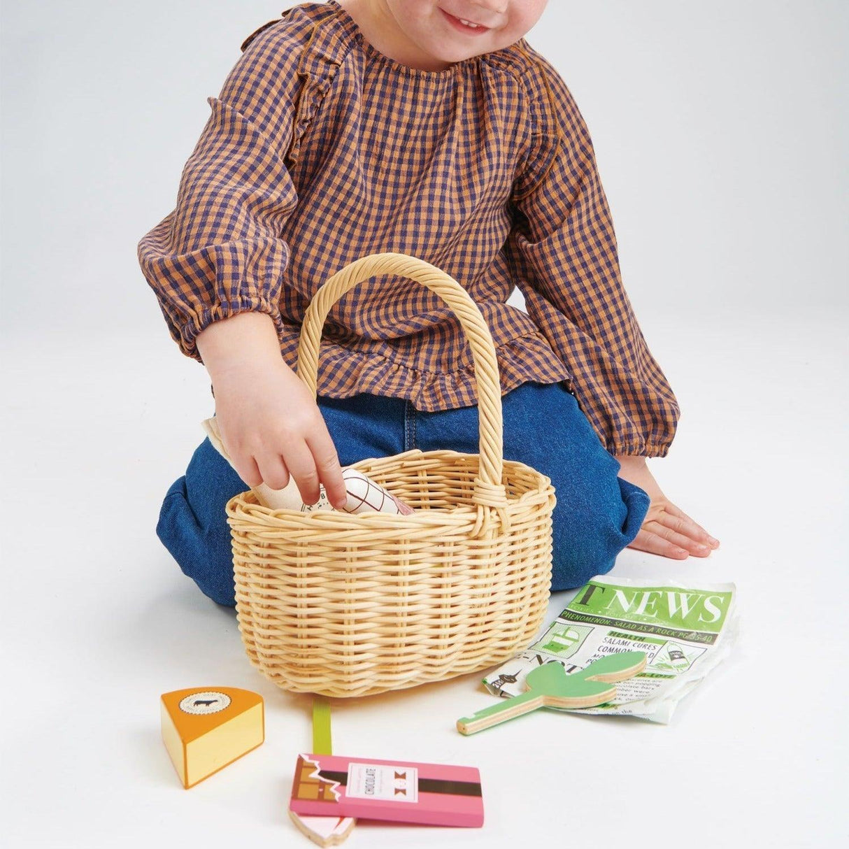 Tender Leaf Toys: wiklinowy koszyk z zakupami Shopping Basket - Noski Noski