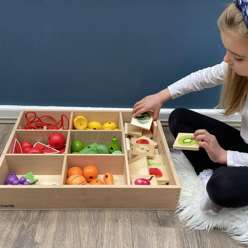 TickiT: drewniana taca odkrywców Wooden Sorting Tray 7-Way - Noski Noski