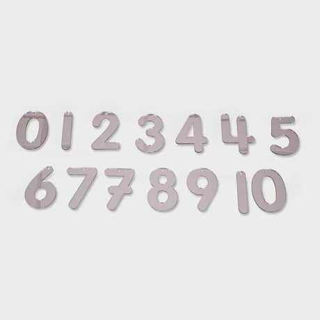 Lustrzane cyfry Tickit ozdoby na ścianę, 14 akrylowych cyfr, edukacyjna dekoracja wspierająca naukę liczenia.