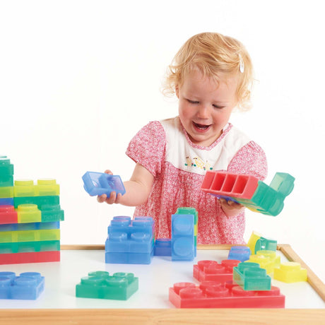 Klocki dla rocznego dziecka Tickit SiliShapes Soft Bricks, miękkie i elastyczne, idealne do rozwijania zdolności manualnych.