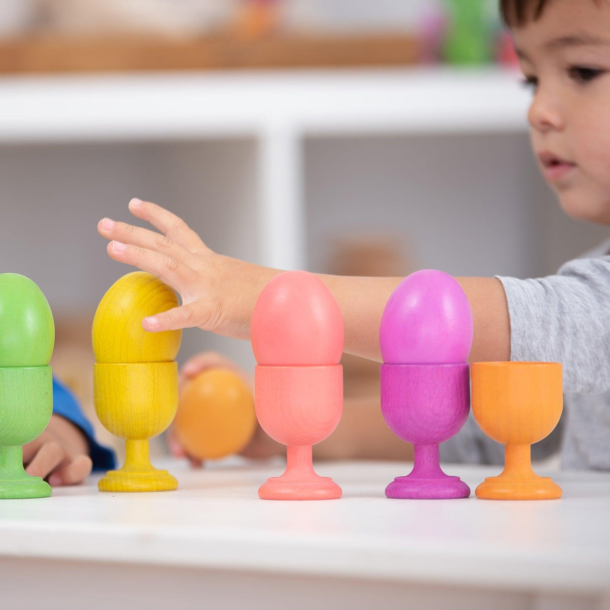 TickiT: podstawki do jajek Rainbow Wooden Egg Cups 7 el. - Noski Noski