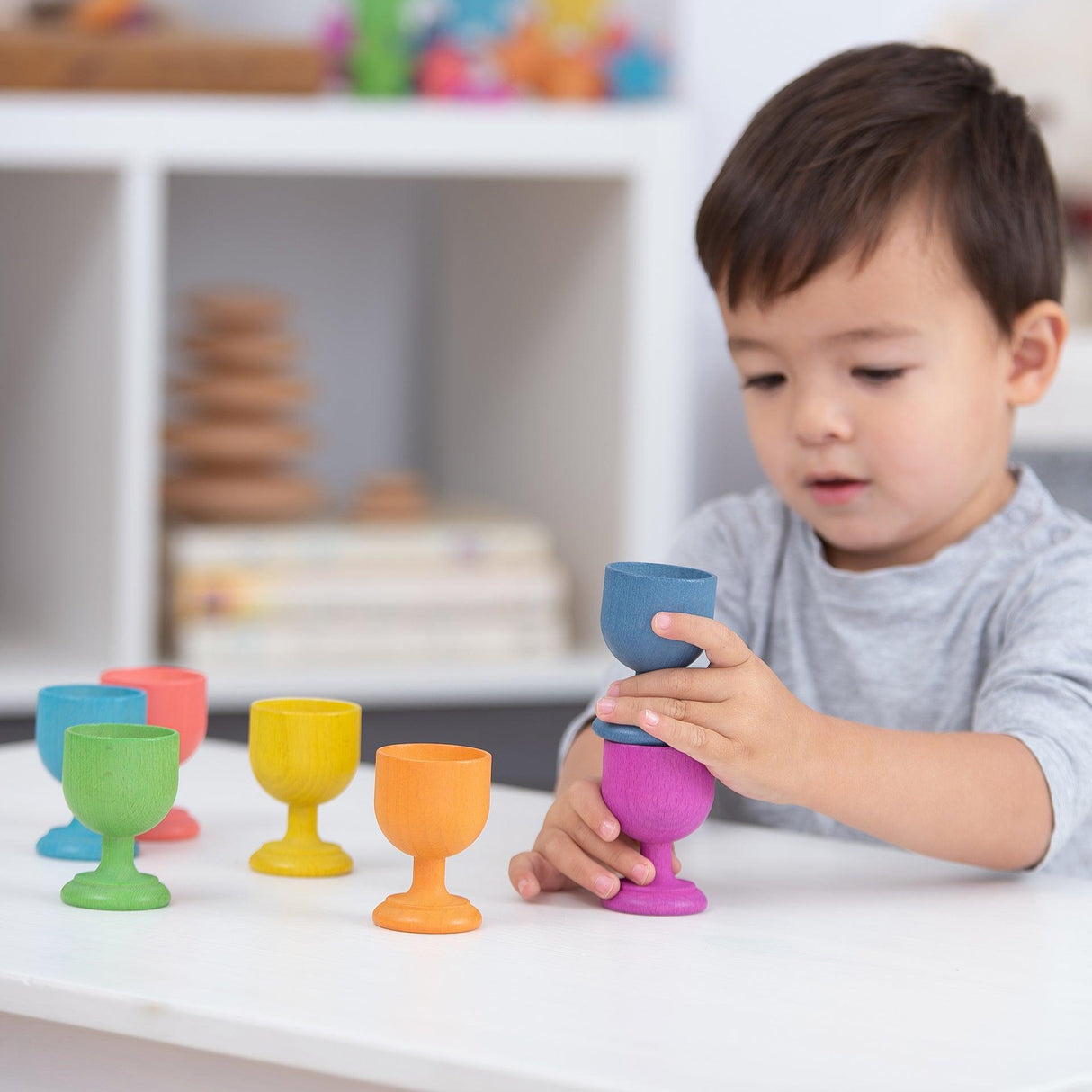 TickiT: podstawki do jajek Rainbow Wooden Egg Cups 7 el. - Noski Noski