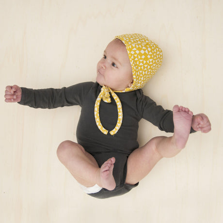 Czapka niemowlęca Trixie bawełniana 3-6 M, ciepła, wiązana, z organicznej bawełny, idealna czapeczka dla niemowlaka.