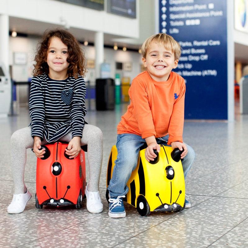 Trunki: jeżdżąca walizka dla dzieci pszczółka Bernard - Noski Noski